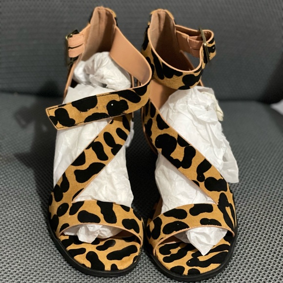 Qupid brand cheetah print strappy block heels. - Picture 5 of 12